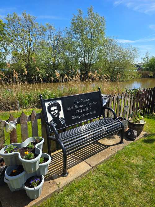 memorial-bench memorial-bench