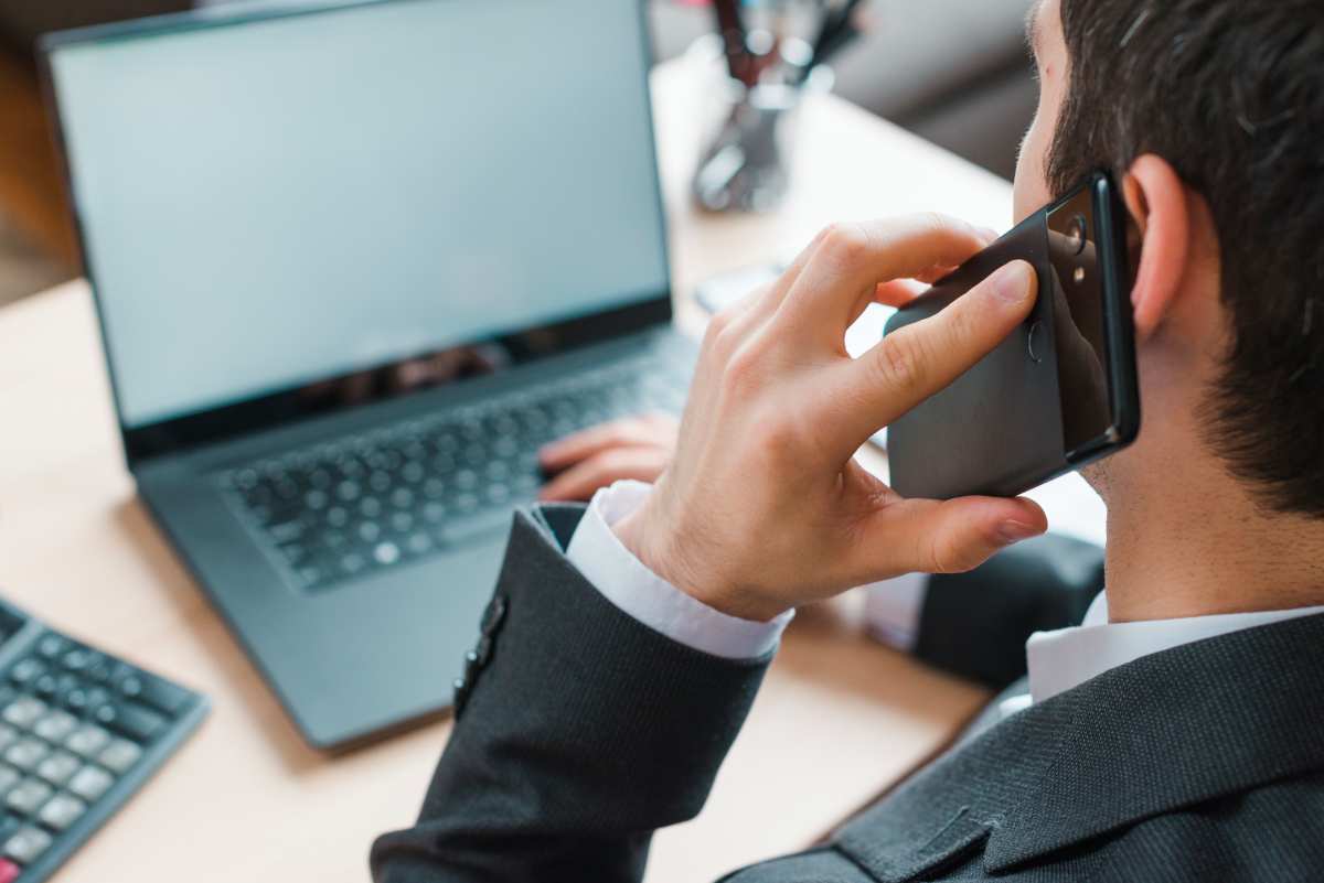 office-desktop-with-laptop-business-man(1) office-desktop-with-laptop-business-man(1)