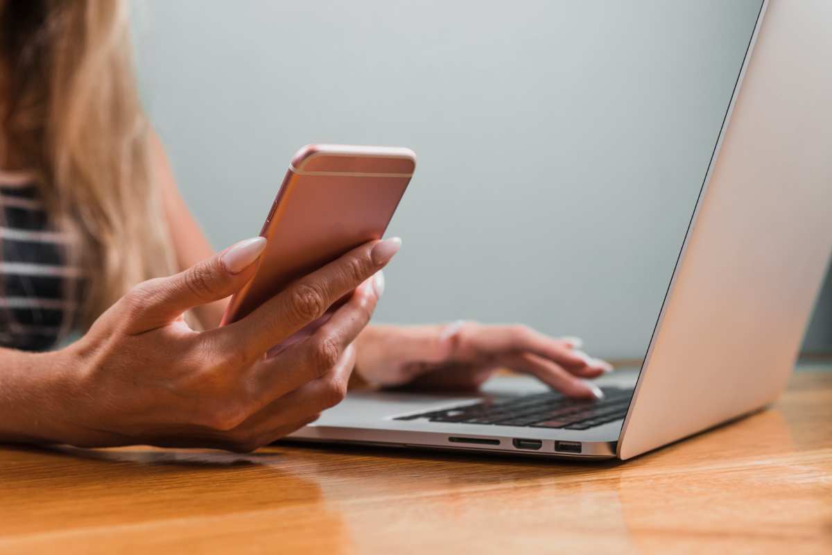 woman-hands-using-phone-laptop(1) woman-hands-using-phone-laptop(1)